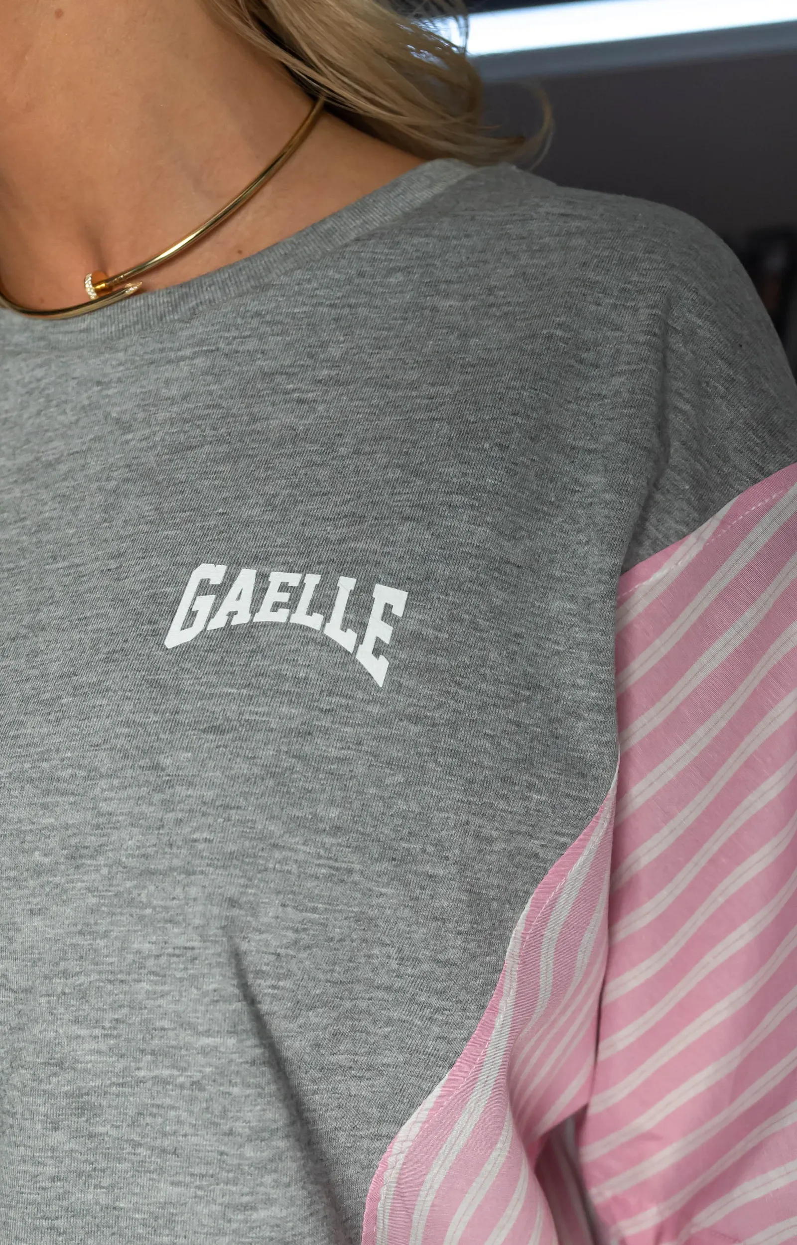 Футболка разнофактурная с логотипом бренда