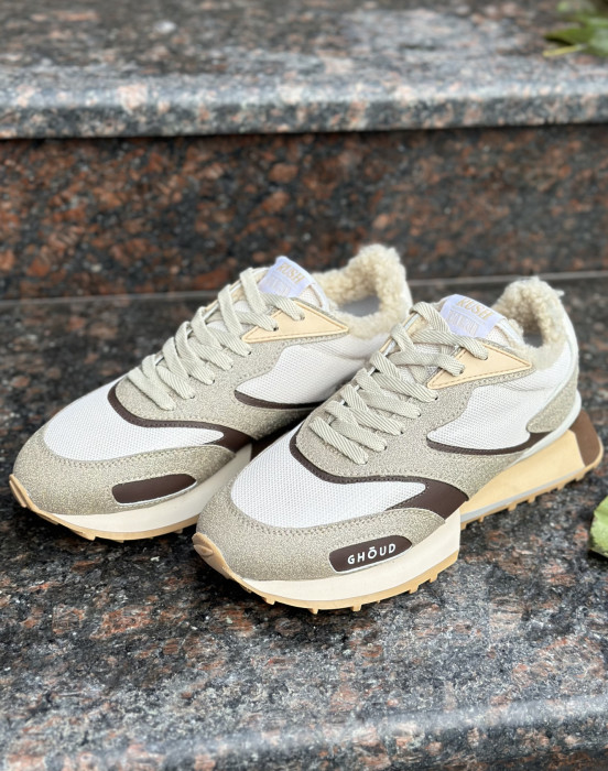 Акцентные кроссовки с глиттером и натуральным мехом овчины - фото - 4