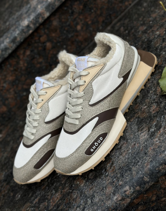 Акцентные кроссовки с глиттером и натуральным мехом овчины - фото - 3